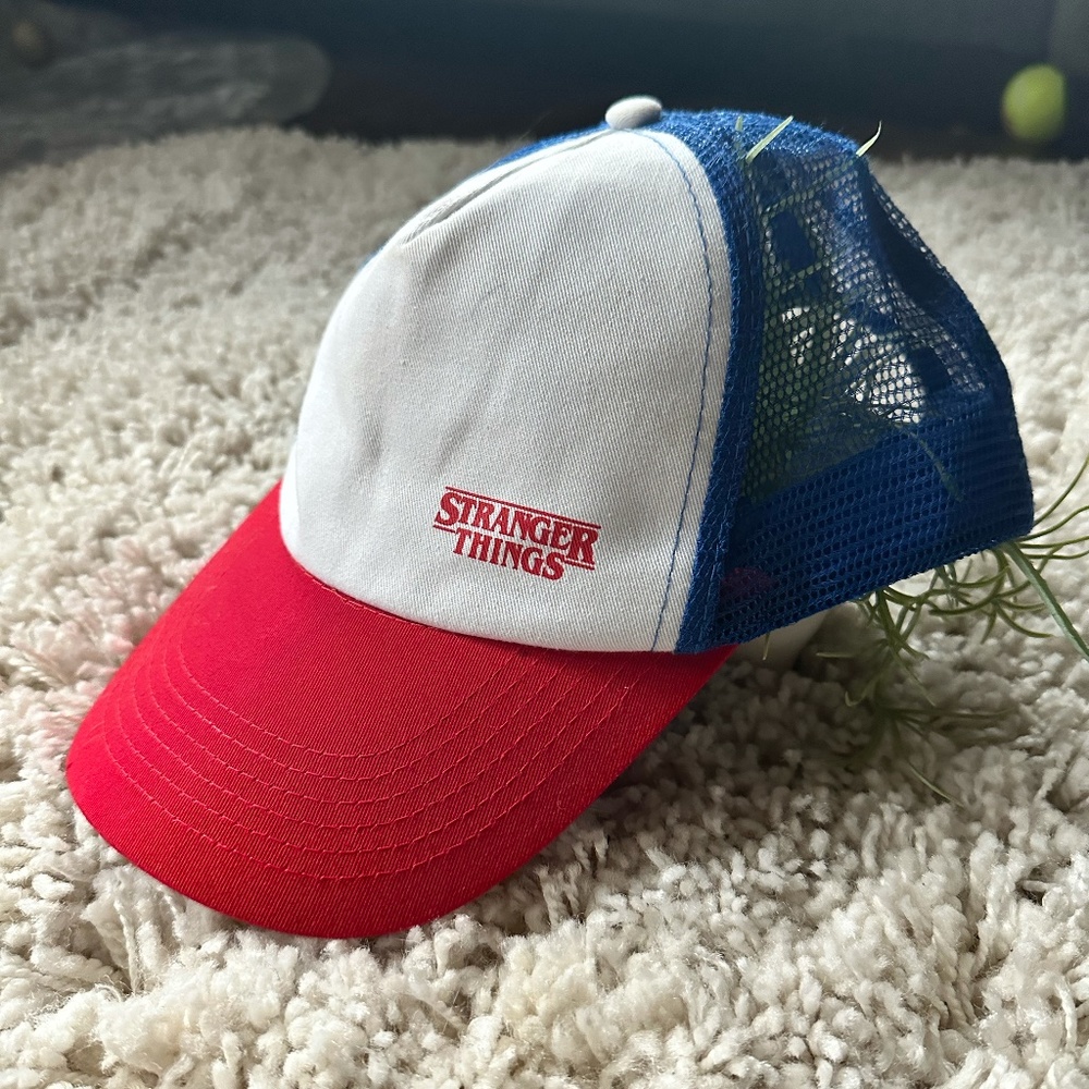 Stranger Things Netflix Collectable memorabilia baseball cap hat in red …
